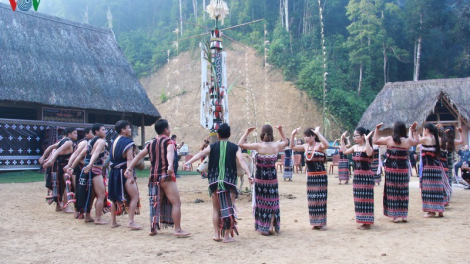 Da ding ca coong Quảng Nam coh c’lâng xăl t’mêê