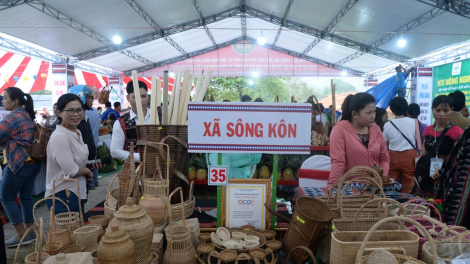 Đhanuôr Cơ Tu Quảng Nam mọt ooy Hợp tác xã đoọng pa dưr râu bơơn pay pa chô, t’bil đharựt nhâm mâng