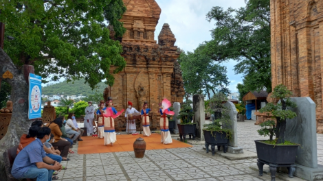 Khánh Hoà chêệc c’lâng pa dưr du lịch