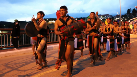 Quảng Nam pa dưr chr’năp văn hóa acoon coh đhị apêê bh’rợ bhiêc bhan