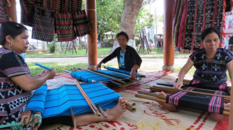 Chô ooy A lưới lêy pân đil Tà Ôi taanh n’đoóh a dooh