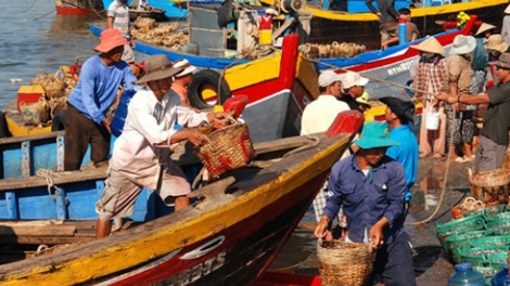 Đha nuôr Ninh Thuận lướt z’lấh biển bơơn z’roonh tơợp c’moo