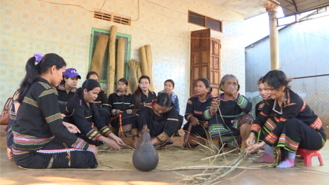 Gia Lai: Ma nưih Jarai zư lêy bh’rợ taanh a lớ Pran