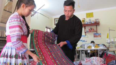 Ađoo pân juyh manuyh Mông tơơp bhrợ cha lâng râu liêm pr’hay âng n’đooh a dooh