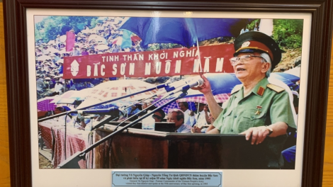 Đại tướng Võ Nguyên Giáp lâng vel đong cách mạng Bắc Sơn