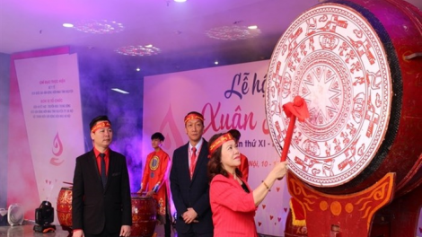 Bh’rợ ta luôn “Cher đoọng t’dzoọt a ham bhrôông – Cher đoọng pr’ặt tr’mông”