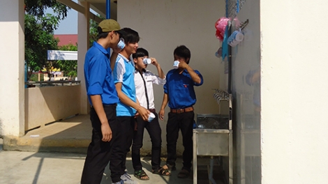Đha đhâm c’mor Đắc Lắc âng chô đác đoọng ha học sinh đhị hân noo ch’noọng xớơt