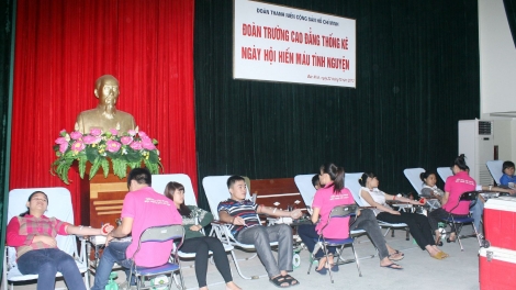 Prang k’tiếc k’ruung k’đươi moon đoọng a’ham tình nguyện