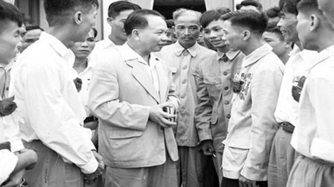 90 c’moo bhrợ t’vaih Đảng: Tổng Bí thư Trường Chinh – Manuyh bhrợ pr’đơợ đoọng ha xa nay bh’rợ tr’xăl t’mêê