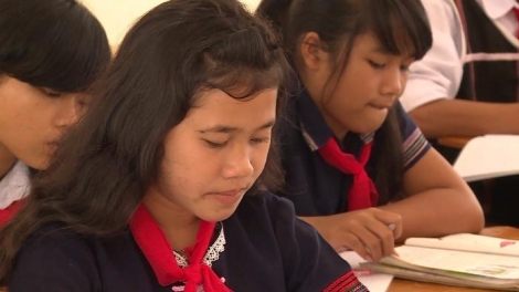 Video: Nắc choom ng’pa choom cr’liêng chữ Cơ Tu cóh trường học(SỰ CẦN THIẾT ĐƯA CHỮ CƠ TU VÀO TRƯỜNG HỌC)