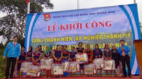 Video: Bhươl cr’noon ta đhâm c’mor bhrợ cha Thạnh Mỹ( LÀNG THANH NIÊN LẬP NGHIỆP THẠNH MỸ)