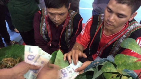 Video: PHIÊN CHỢ SÂM NGỌC LINH