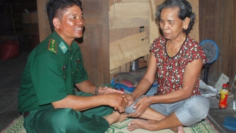 Pân đil t’coóh vel pr’hắt pr’hiêl cóh c’noong k’tiếc Ia Mơr