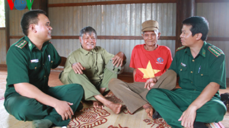 Bhrợ padưr pr’ắt bh’rợ đoàn kết quân lâng đhanuôr cóh k’noong k’tiếc Tây Nguyên