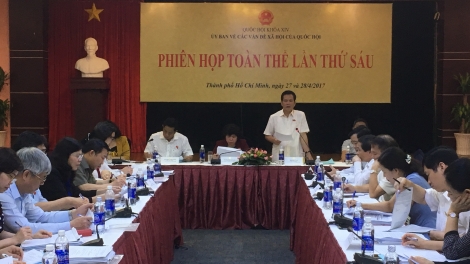 Pr’họp pazêng g’lúh 6 âng Ủy ban apêê bh’rợ xã hội Quốc hội