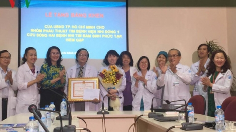 TPHCM: Déh hơnh c’bhúh roóch pa dứah 2 cha nắc ca ay da dul cắh bool lum cóh bha lang k’tiếc