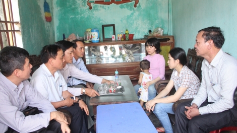 Thủ tướng k’đươi moon k’rang lêy, zúp zooi đoọng ha pr’loọng đong ma nuýh cher đoọng râu tợơ a chắc a rang đay đhị Hà Tĩnh