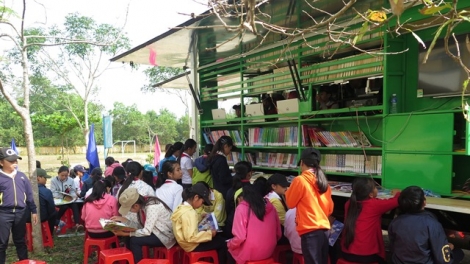 Quảng Nam: Đoọng xe ô tô thư viện lưu động pa bhrợ