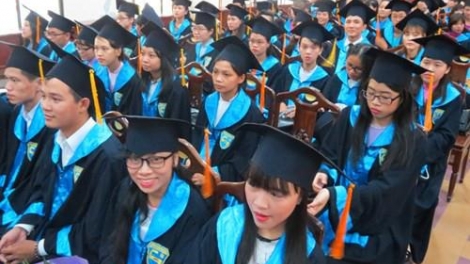 Thành Hoá: R’pặ bhiệc bhrợ đoọng ha sinh viên tốt nghiệp đắh  cử tuyển