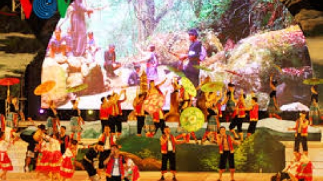 Chắp hơnh pazêng “pr’họom Tây Bắc”