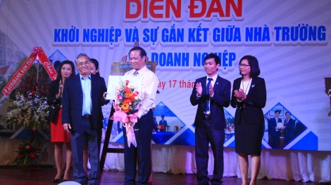Kon Tum:Doanh nghịêp, nhà trường lâng sinh viên đh’rứah xay moon đắh tợơp bhrợ têng cha
