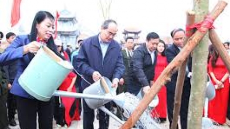 Chủ tịch Ủy ban Trung ương MTTQ Việt Nam: Lêy bhrợ bhiệc zư lêy crâng,chóh crâng nắc váih bh’rợ buôn lóih âng ma nuýh Việt