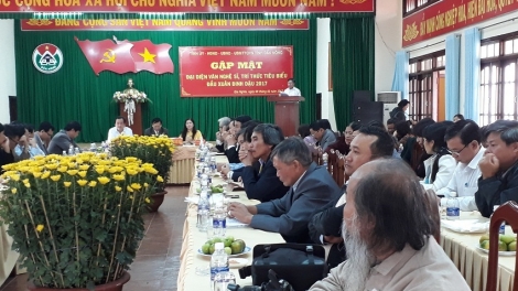 Đắc Lắc: Tr’lum lâng apêê văn nghệ sĩ, trí thức, báo giới