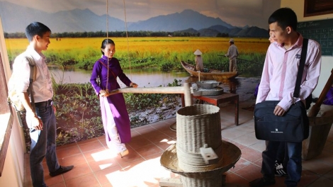 Thừa Thiên Huế: Du lịch Huế bhrợ t’váih bh’nơơn bh’rợ t’mêê đoọng k’đơơng t’bấc t’mooi