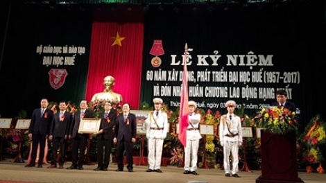 Trường Đại học Sư phạm Huế hơnh déh 60 c’moo bhrợ padưr