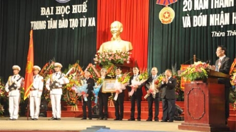 Đại học Huế đớn pay Huân chương Lao động hạng Nhất