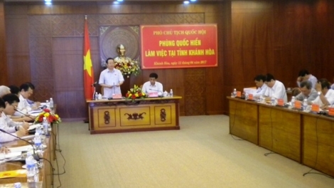 Phó Chủ tịch Quốc hội Phùng Quốc Hiển bhrợ bhiệc lâng tỉnh Khánh Hoà