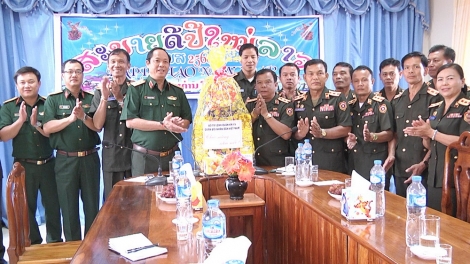 Bộ tư lệnh Quân khu 5 lưm chúc tết Bunpimay k’tiếc k’ruung pr’zợc Lào