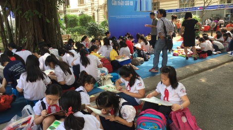 T’ngay bhiệc bhan sách c’moo 2017: “Sách-c’năl bhriêl choom lâng ha dưr xã hội”