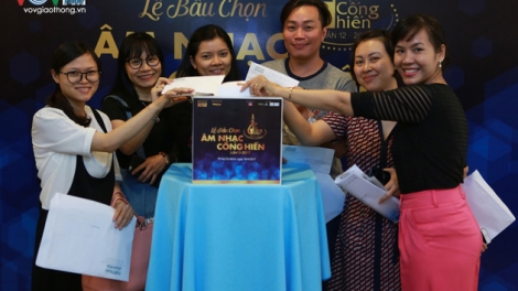 K’nặ 100 phóng viên lêy pay cher đoọng ch’ner pr’hát xa nul Cống hiến