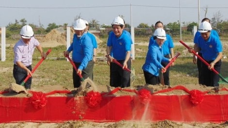 Tổng Liên đoàn Lao động Việt Nam k’rong bhrợ lấh 370 tỷ đồng bhrợ padưr zâp thiết chế Công đoàn đhị KCN Điện Nam-Điện Ngọc