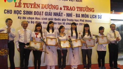 Bhiệc hơnh déh lâng pazao ch’ner ha học sinh bhriêl choom quốc gia moon Lịch sử