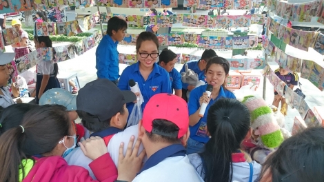 Thành phố Hồ Chí Minh: G’lúh phát hành sách p’niên k’tứi cóh toor thành phố đhalum bêl t’ngay 1/6 lâng pazêng bh’rợ xay bhrợ đoọng ha hân noo ch’noong 2017