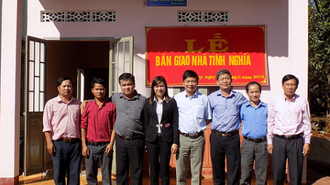 Pazum têy bhrợ têng, bhr’lậ đong ắt ha pr’loọng đong manuýh vêy công lâng cách mạng