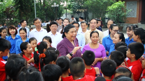 Phó Chủ tịch Thường trực Quốc hội Tòng Thị Phóng lưm lâng pa bhrợ đhị Thái Nguyên