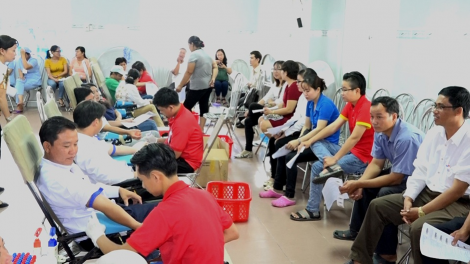 An Giang: Hơnh déh tập thể lâng cha’nặc manứih liêm chr’nắp tình nguyện c’moo 2017