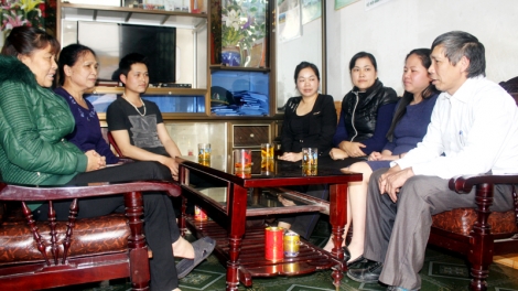 Quảng Ninh: Bhrợ têng k’rong pazum chức danh Bí thư chi bộ k’đhơợng bhrợ Trương cr’noon