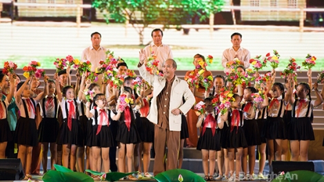 Nghệ An: Haanh déh 60 c’moo t’ngay ava Hồ chô lum lêy vel đong g’lúh tr’nơớp