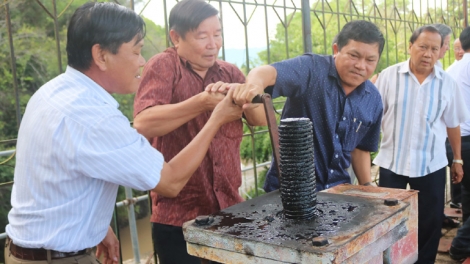 Phú Yên lọong đác đoọng bhrợ têng hân noo cha noọng c’lọt