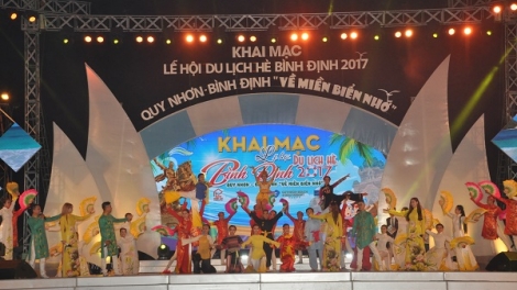 Tợơp bhrợ têng bhiệc bhan Du lịch cha nọong Quy Nhơn-Bình Định c’moo 2017 “Về miền biển nhớ”