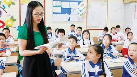 Cắh vêy c’lâng xa nay lơi biên chế giáo viên