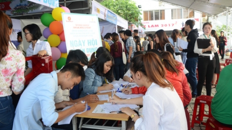 Lấh 3 r’bhâu bh’rợ đớc đoọng ha sinh viên miền Trung
