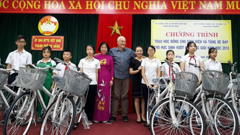 Đà Nẵng: Cher đoọng học bổng lâng xe đạp zooi học sinh, sinh viên đharứt z’lấh zr’nắh k’đháp học ta béch