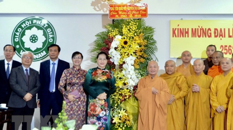 Chủ tịch Quốc hội Nguyễn Thị Kim Ngân hơnh déh Phật đản