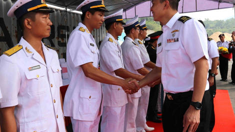 Bhuông Hải quân Singapor lưm thành phố Đà Nẵng