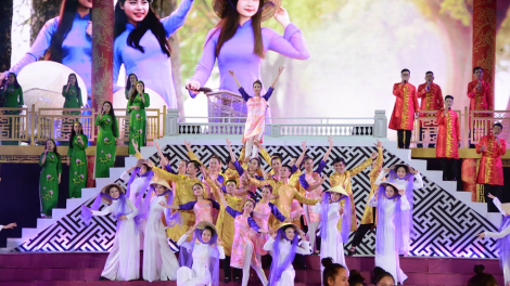 Festival Huế 2018: Chắp hơnh c’cir văn hoá truyền thống